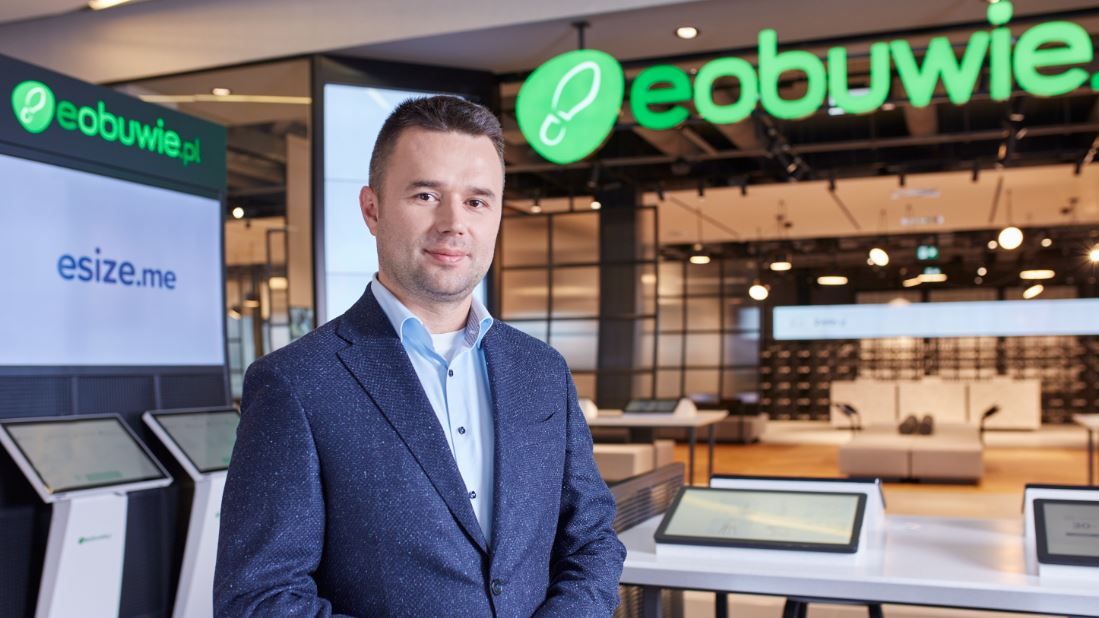 Największą popularnością cieszą się w tej chwili nie kapcie, a buty sportowe