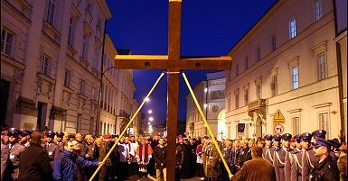 Prymas na czele Drogi Krzyżowej w Warszawie