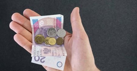 Na banknotach może znajdować się nawet salmonella. Ale jest prosty sposób, by nie przenosić bakterii
