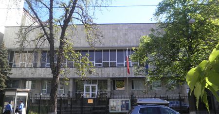 Skandal z Kijowie. Antypolskie napisy i swastyka na budynku z muralem Jana Pawła II