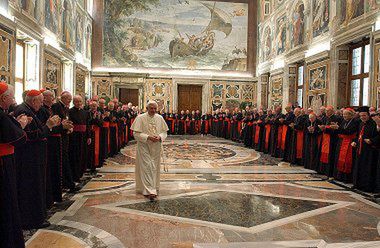 Benedykt XVI poprosił kardynałów o wsparcie i radę