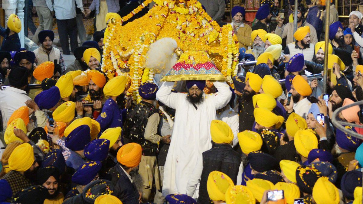 Sikhijskie święto Hola Mohalla, w którym brał udział "super roznosiciel"