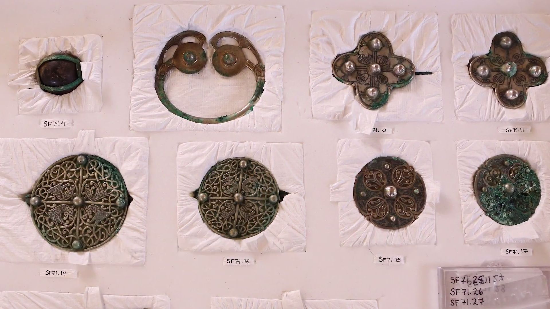 Galloway Hoard można oglądać w Szkockim Muzeum Narodowym w Edynburgu