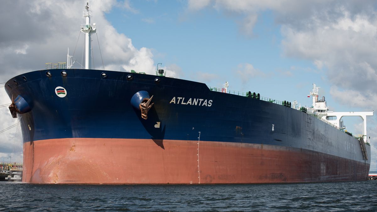 W piątek doszło do eksplozji i pożaru na irańskim tankowcu 