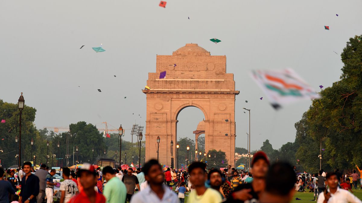 NEW DELHI, INDIA - AUGUST 15: People fly kites on the occasion of 73rd Independence Day, near India Gate, on August 15, 2019 in New Delhi, India. (Photo Amal KS/Hindustan Times via Getty Images)