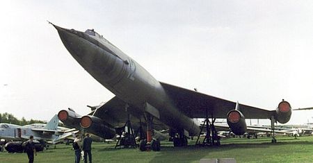 Miasiszczew M-50 – wojskowy potwór z ZSRR. Niektórzy uwierzyli, że na pokładzie ma reaktor jądrowy