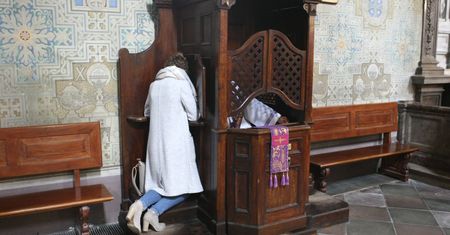 Zapytaliśmy księdza, po co nam spowiedź. Oto, co odpowiedział