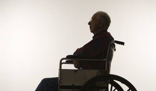 Ojciec bił i pił, a po latach dziecko i tak musi opłacać jego pobyt w DPS. Rafalska chce zmienić prawo