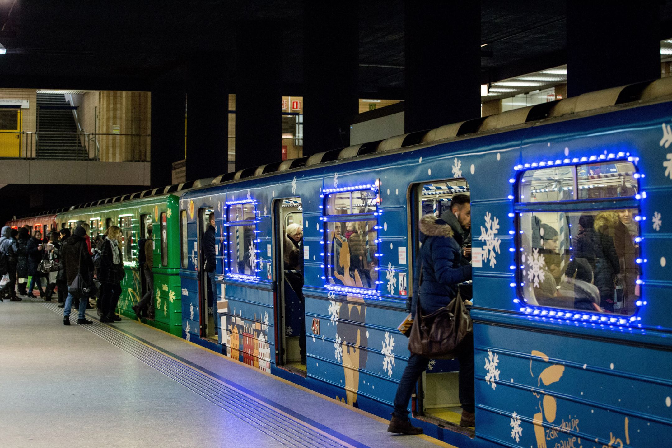 Warszawa: świąteczne metro pojawi się już 6 grudnia