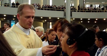 Epidemia żółtaczki w Wielkopolsce. Biskup apeluje ws. komunii