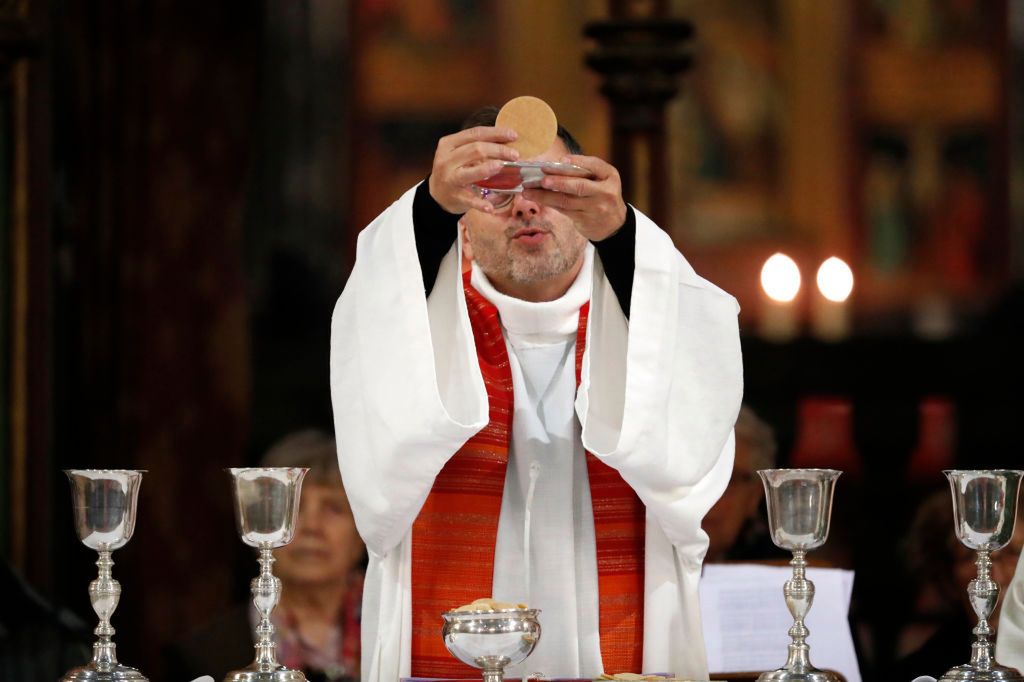 Standardowy opłatek składa się głównie z wody i mąki pszennej, której nie można spożywać w przypadku celiakii