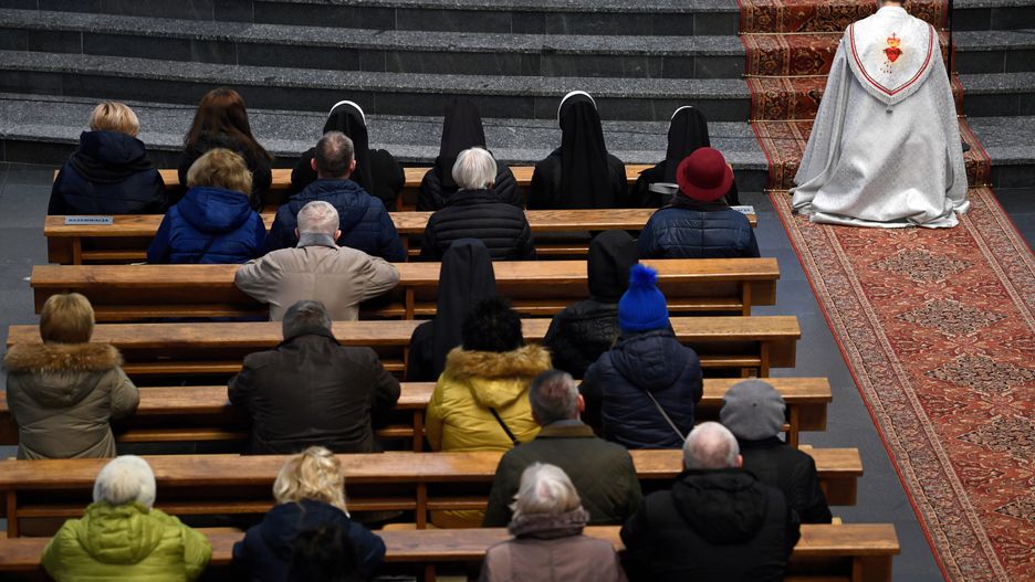 Tylko 50 osób wejdzie na mszę. Biskupi ustalili zasady pierwszeństwa.