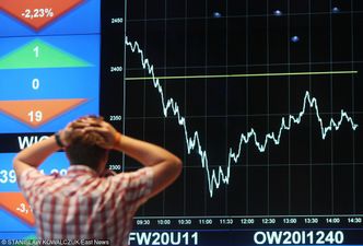 Akcje Lotosu z hukiem spadają ze szczytu. W tle zatrzymanie byłego prezesa