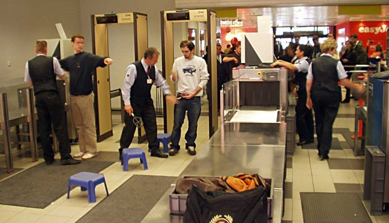 Kontrolerzy bezpieczeństwa na lotnisku - oni znajdą (prawie) wszystko