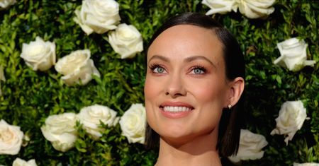 LOOK OF THE DAY: Olivia Wilde w seksownej czerwieni