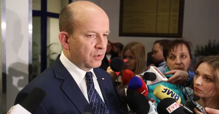 Minister Radziwiłł rozmawiał z rezydentami. Brak porozumienia