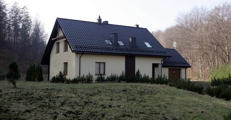 Były ksiądz Sawicz. Tak wygląda jego majątek i willa za milion złotych