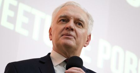 Jarosław Gowin o 2 mld na TVP. "Demagogiczna akcja, ale doceniam"