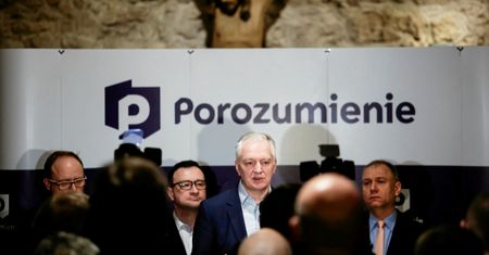 Partyjna ścianka pod krzyżem. Fala krytyki w kierunku Gowina