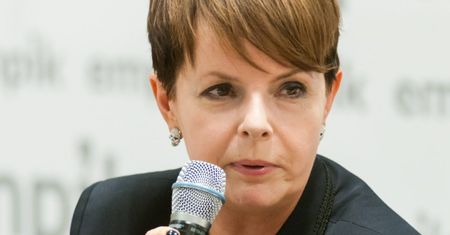 Karolina Korwin-Piotrowska o "Koronie królów". "Rozmodlona kruchta z tektury"