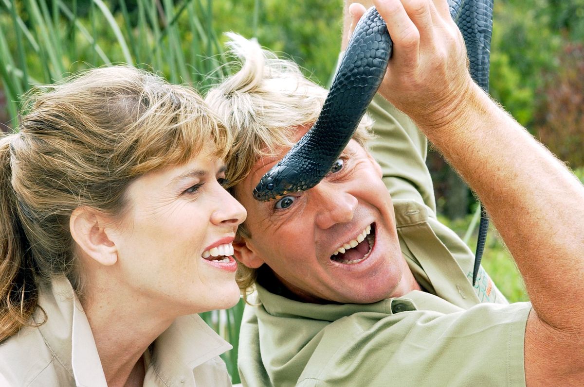 Steve Irwin na nieznanej fotce. Trzyma nowo narodzonego syna