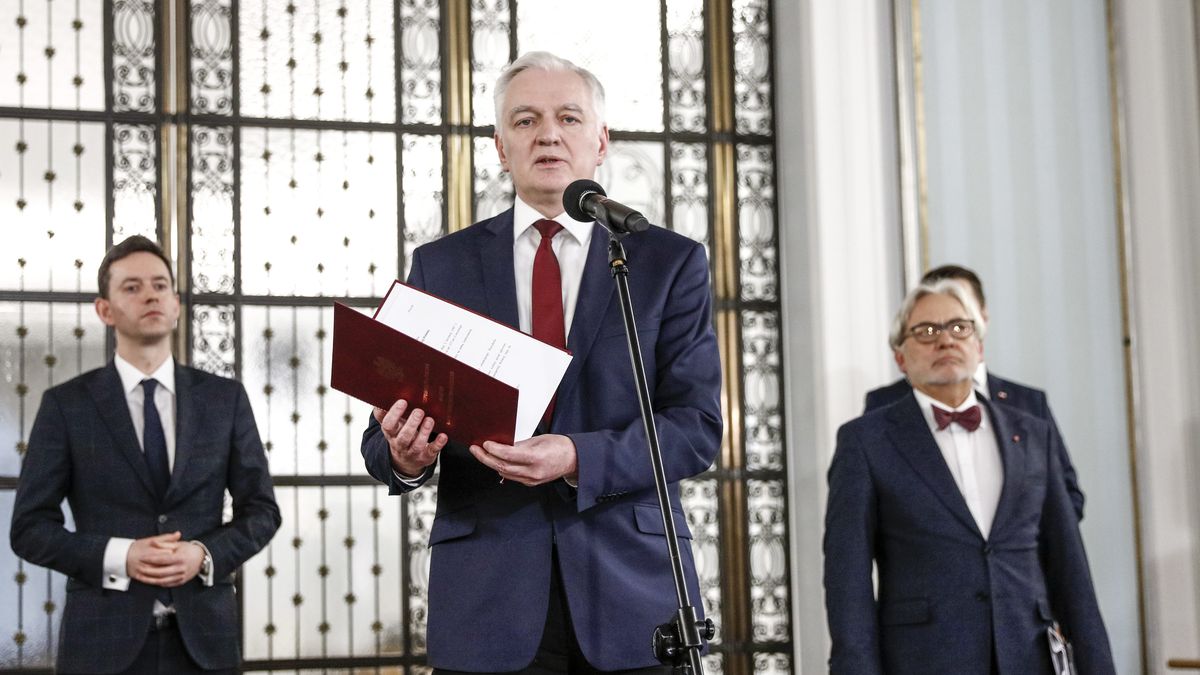 Jarosław Gowin przestrzega przed koniecznością wypłat odszkodowań. To jego argument przeciwko wprowadzeniu stanu nadzwyczajnego.nego.