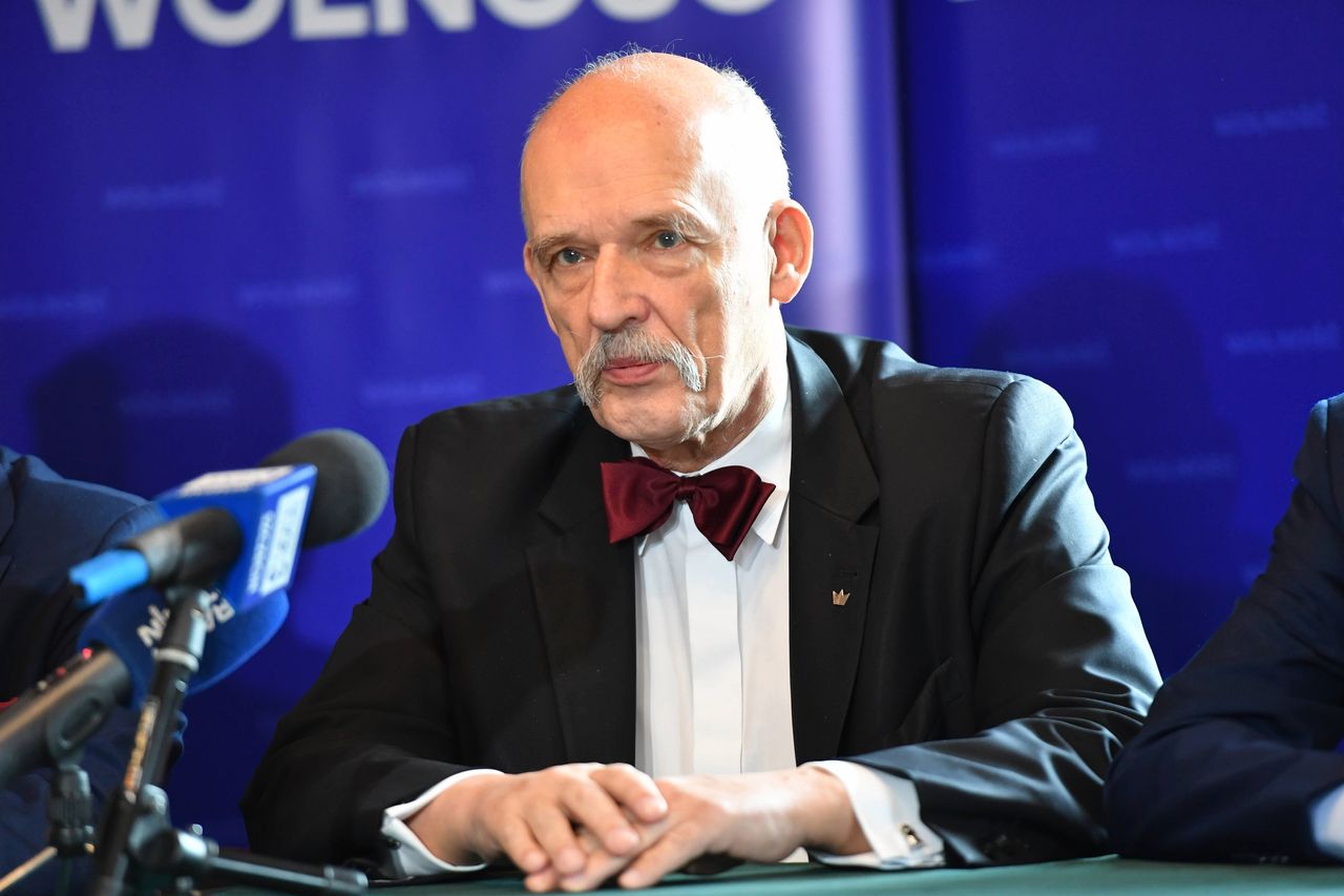 Janusz Korwin-Mikke nie owija w bawełnę. Protestujący w Sejmie rodzice to dla niego "szantażyści"