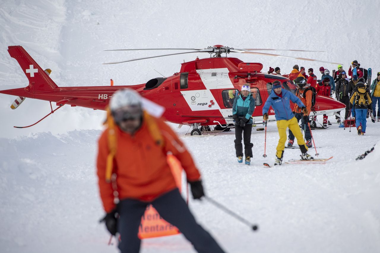 Szwajcaria i Austria. Lawiny na trasach narciarskich. Akcja ratunkowa