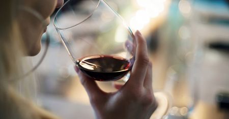 Alkohol wspomaga płodność? Naukowcy nie mają złudzeń