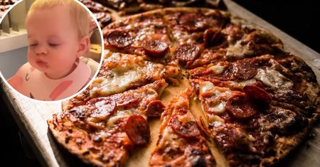 Maluch pierwszy raz je pizzę. Jego reakcja to najsłodsze, co dziś zobaczysz