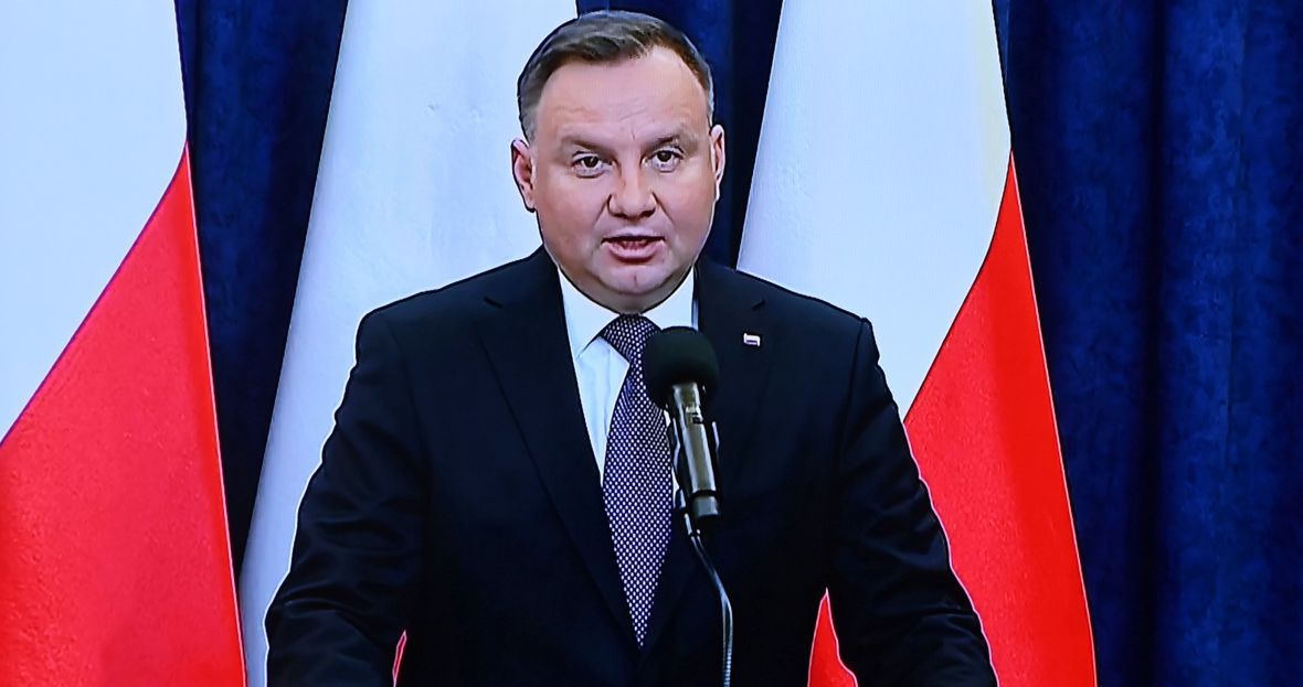 Ich Troje śpiewało: "A wszystko to, bo ciebie kocham/I nie wiem jak bez ciebie mógłbym żyć/Chodź! Pokażę ci czym moja miłość jest/ Dla ciebie zabiję się!". Prezydencie Andrzeju Dudo, proszę zwrócić szczególną uwagę na ostatnie zdanie  
