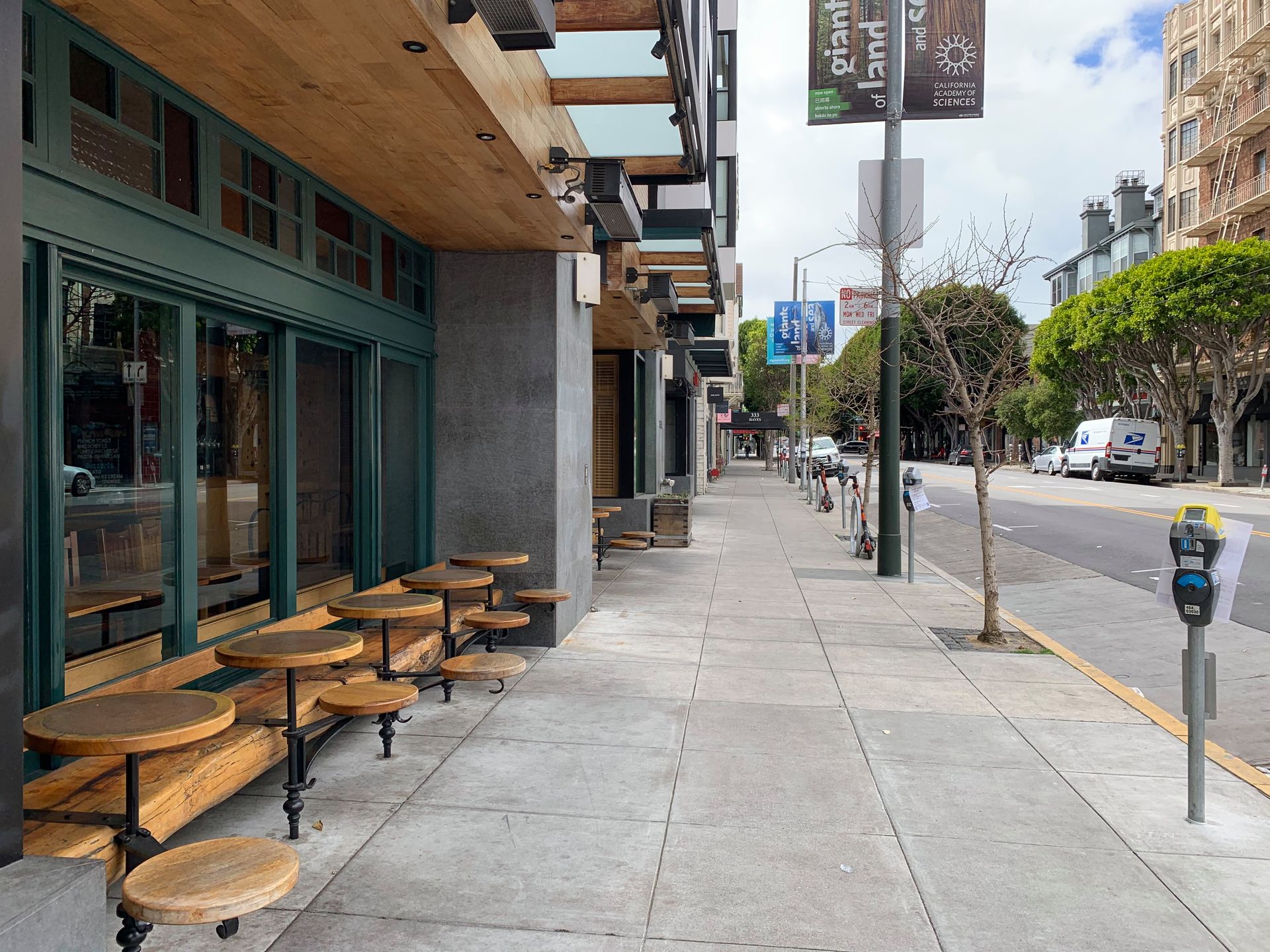 Życie towarzyskie w San Francisco zamarło. 