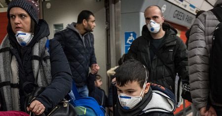 Kaszlał tak gwałtownie, że upadł na podłogę. To koronawirus?