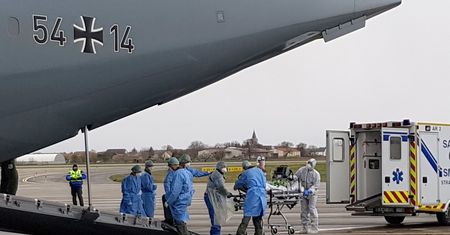 Koronawirus w Europie. Niemcy przyjmują pacjentów z Włoch i Francji