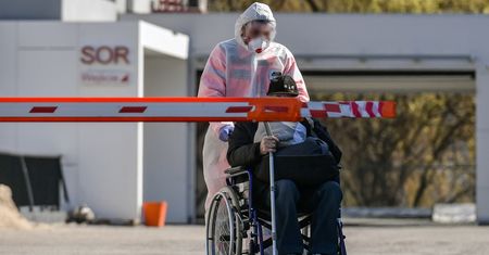 Koronawirus w Polsce. Rząd zaostrza kwarantannę. "Widać rozsądek, ale jeszcze za mało"