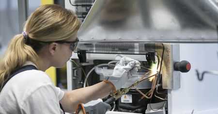 Producent sprzętu gospodarstwa domowego zamyka fabryki na trzy tygodnie