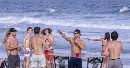 Koronawirus. WHO ostrzega: młodzi ludzie nie są niezwyciężeni