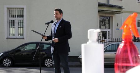 Prezydent Warszawy: święta spędźmy z tymi, z którymi mieszkamy