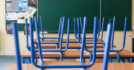 Koronawirus w Warszawie. Zarażony nauczyciel ze szkoły na Białołęce
