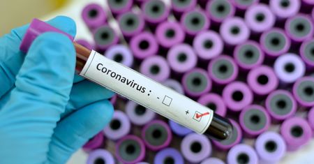 Koronawirus: w Polsce trwają badania nad lekiem. "Tempo jest imponujące"