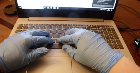 Koronawirus i koronaworkersi. Stracili pracę, szukają nowej na czas epidemii