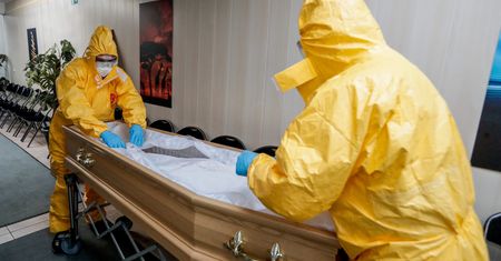 Koronawirus na świecie. Nowy Jork, Szwecja, Wielka Brytania i Francja przegrywają z epidemią