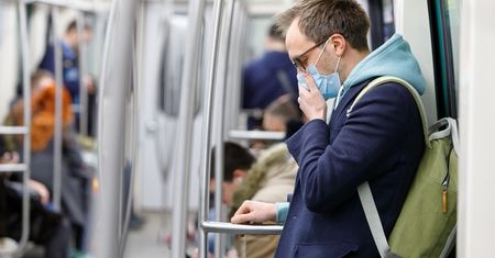 Maseczki ochronne hitem na Allegro. Obroty przekroczyły 3 miliony złotych