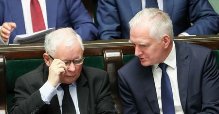 Zamieszanie wokół głosowania korespondencyjnego. Piotr Mueller komentuje doniesienia o "rozpadzie rządu"