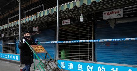 Chiny. Wuhan miastem duchów po wybuchu epidemii koronawirusa