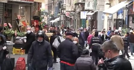Koronawirus. Tłumy na ulicach Neapolu. Ignorują zalecenia