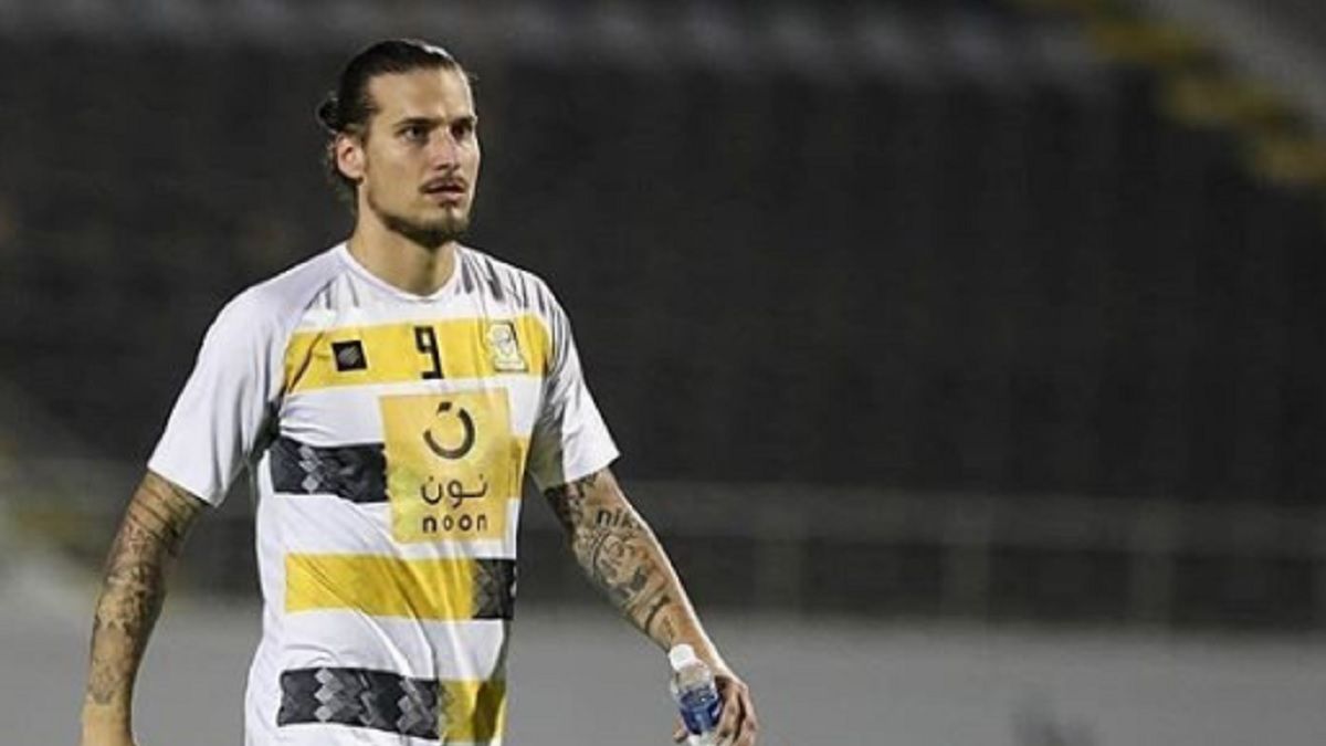 Piłkarz był objęty kwarantanną. Udał się na kolację ze znajomymi i z żoną