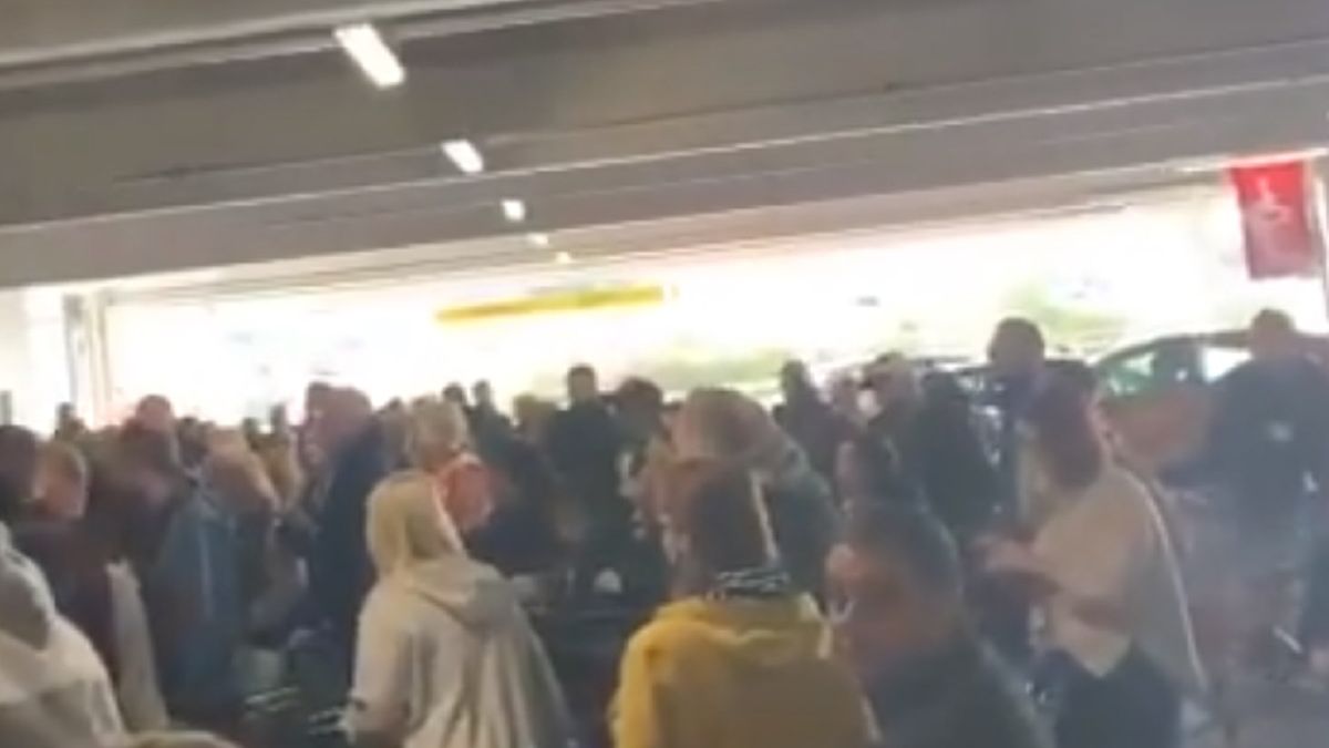 1000 osób czekało w kolejce do Tesco