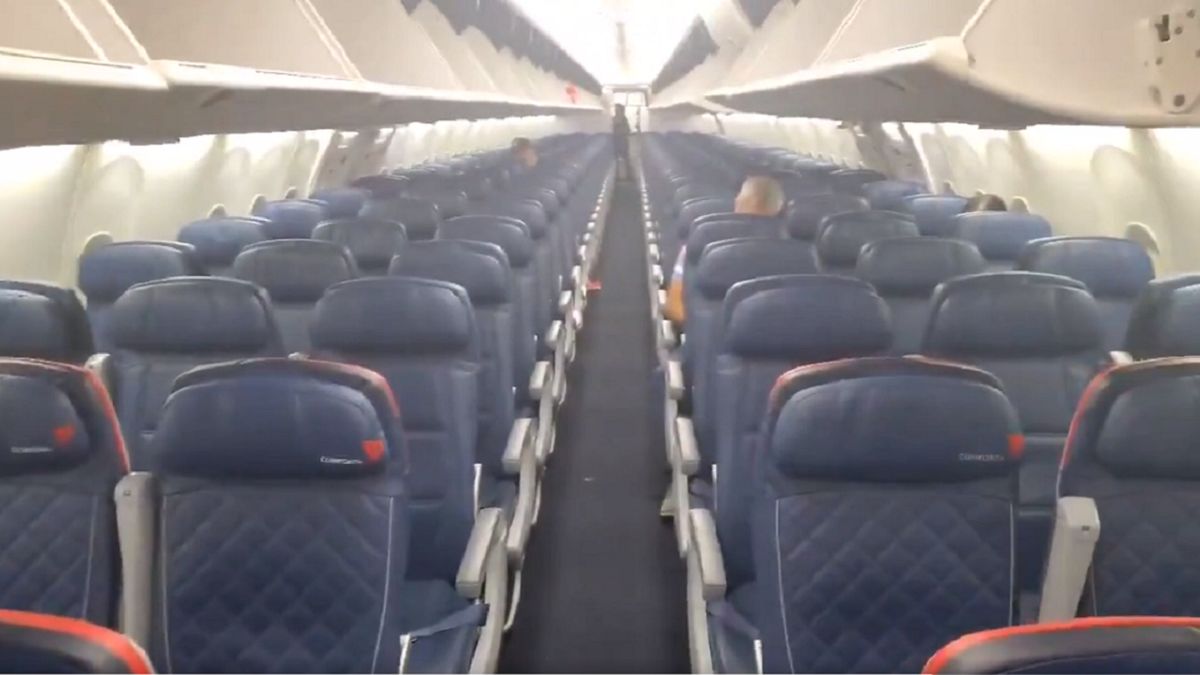 Przez koronawirusa linie lotnicze muszą obsługiwać loty widmo.