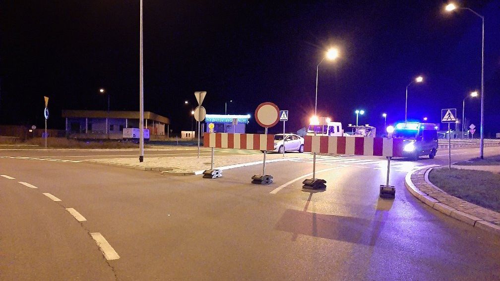 Zamknięty przejazd przez granicę polsko-niemiecką w Lubieszynie.